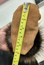 Load image into Gallery viewer, Toddler Moccasins 3T 4T Beaver fur
