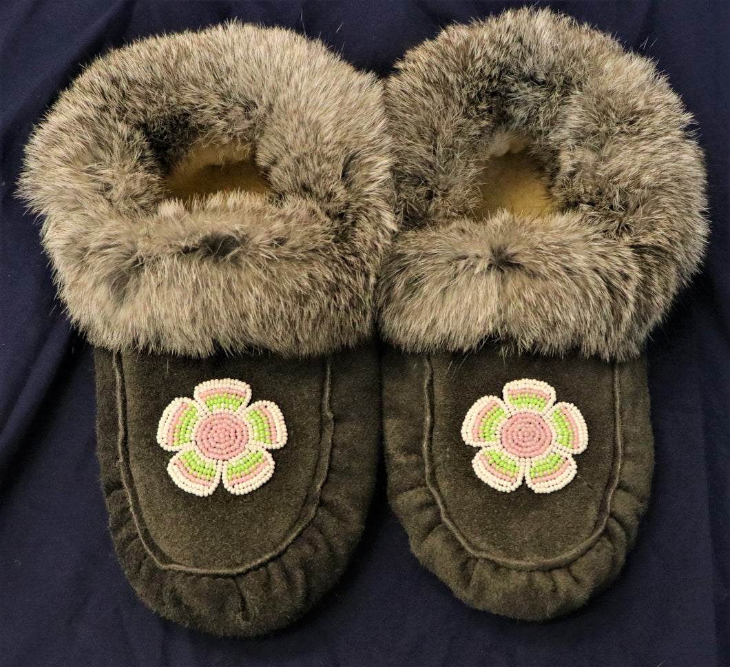 SIZE 8 MOCCASINS