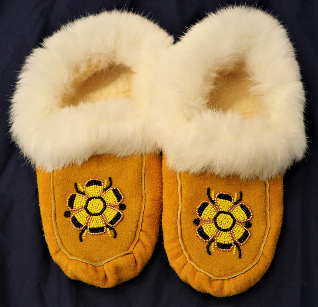 SIZE 8  MOCCASINS