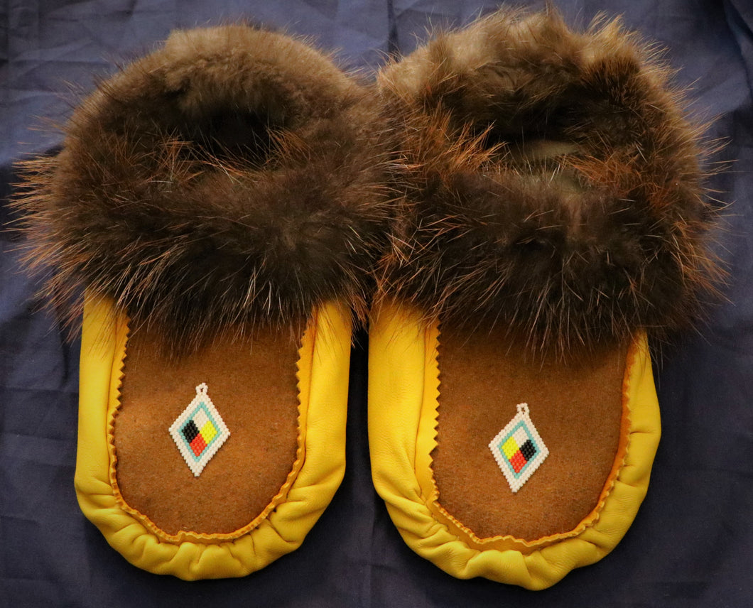 SIZE 7 MOCCASINS (BEAVER FUR)