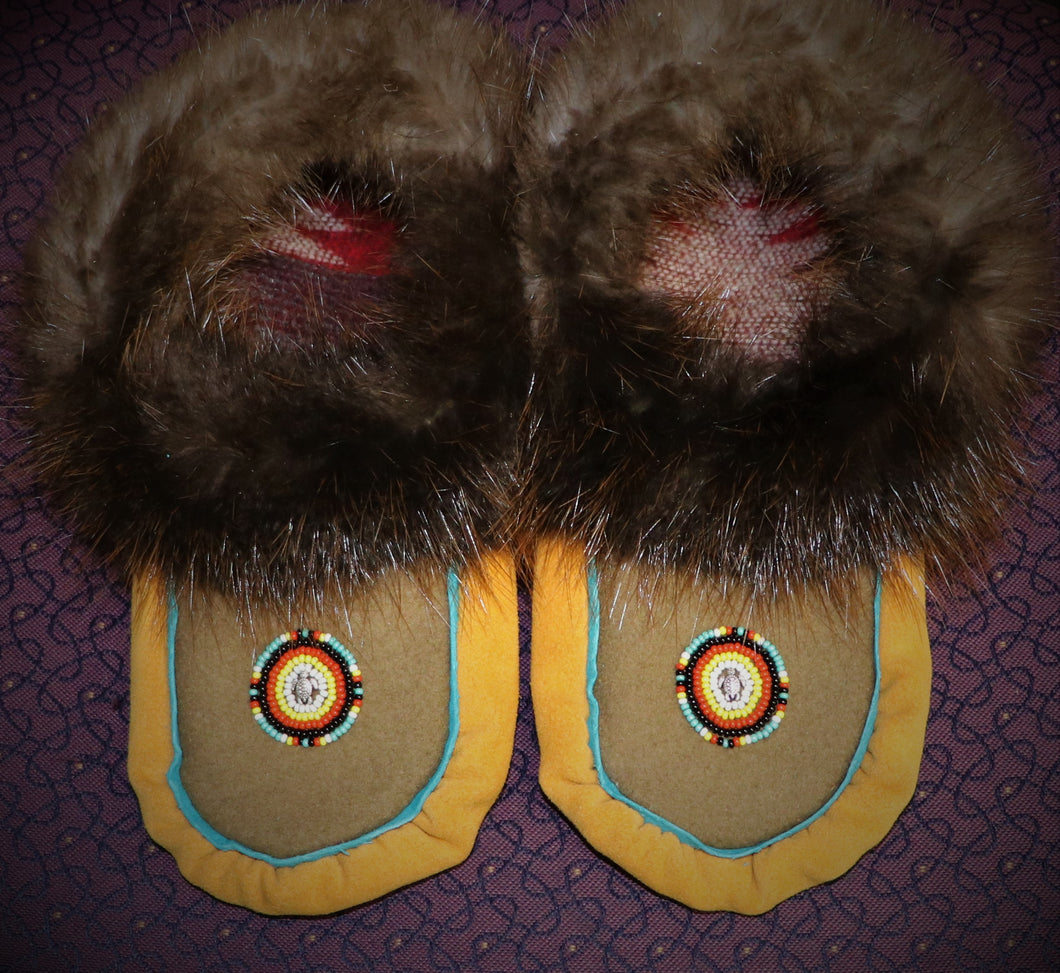 SIZE 7 MOCCASINS (BEAVER FUR) woman's size 7