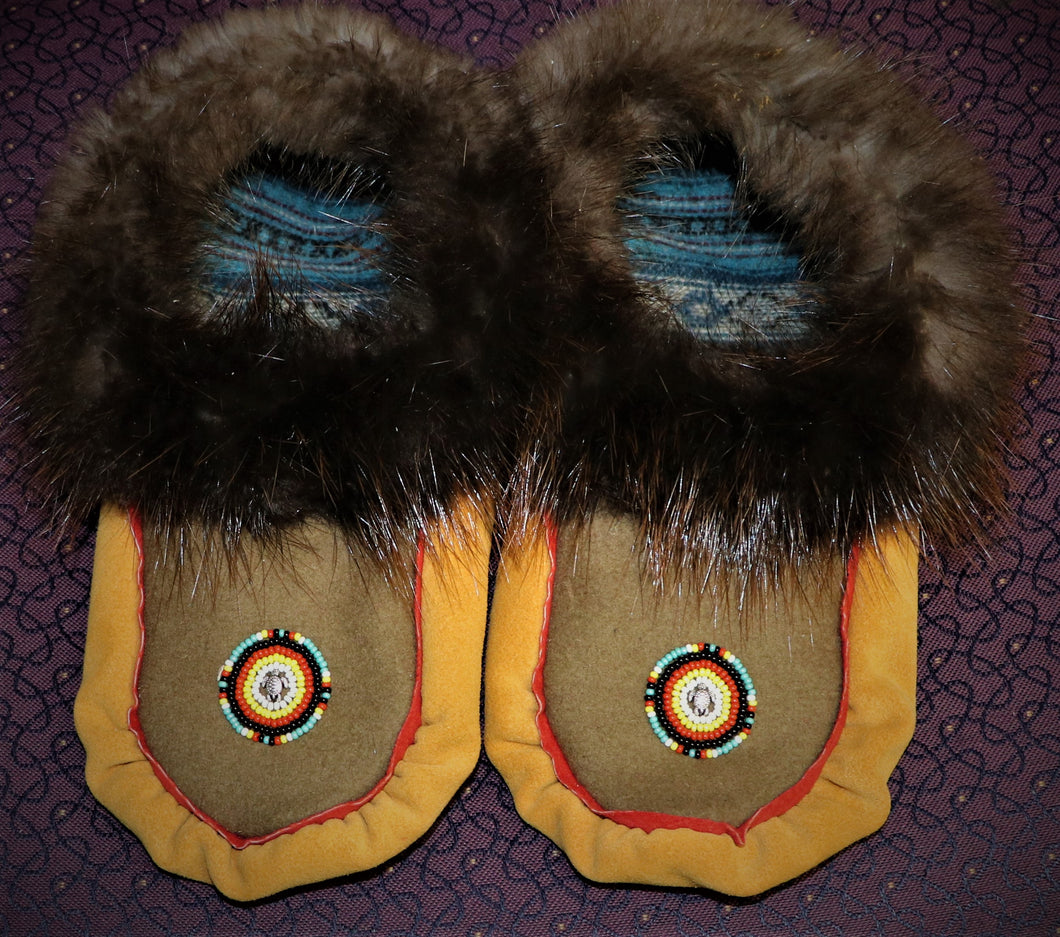 SIZE 9 MOCCASINS (BEAVER FUR) woman's size 9