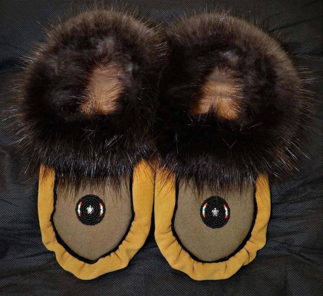 SIZE 10 MOCCASIN (BEAVER FUR) woman's size 10