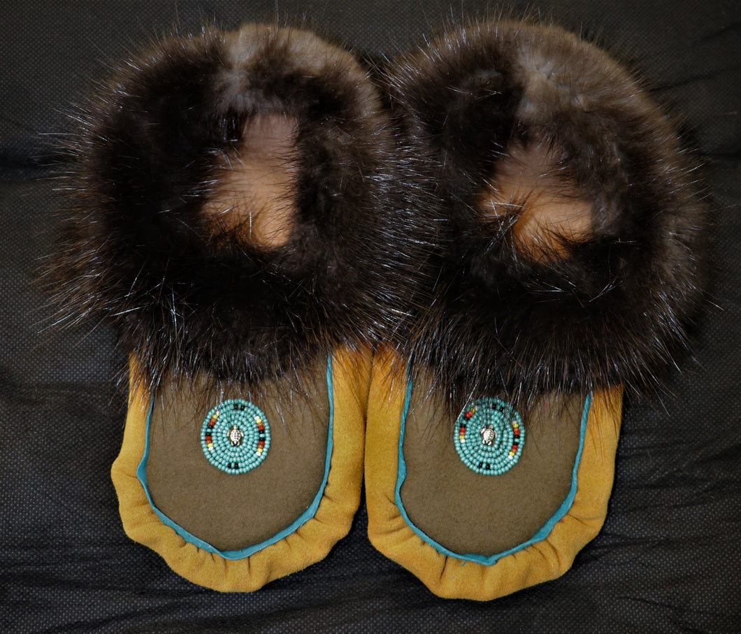 SIZE 7 MOCCASIN (BEAVER FUR) woman's size 7
