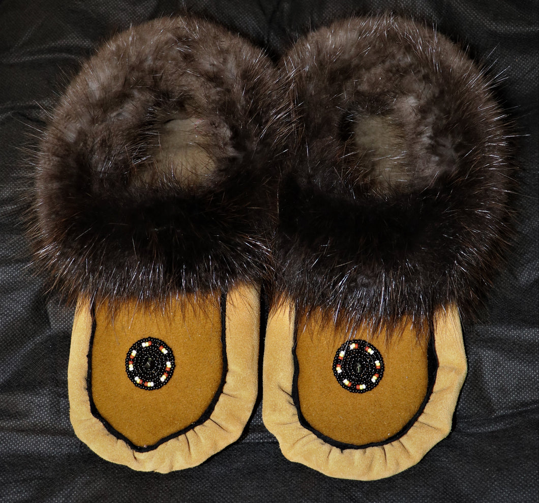 SIZE 9 MOCCASIN (BEAVER FUR) woman's size 9